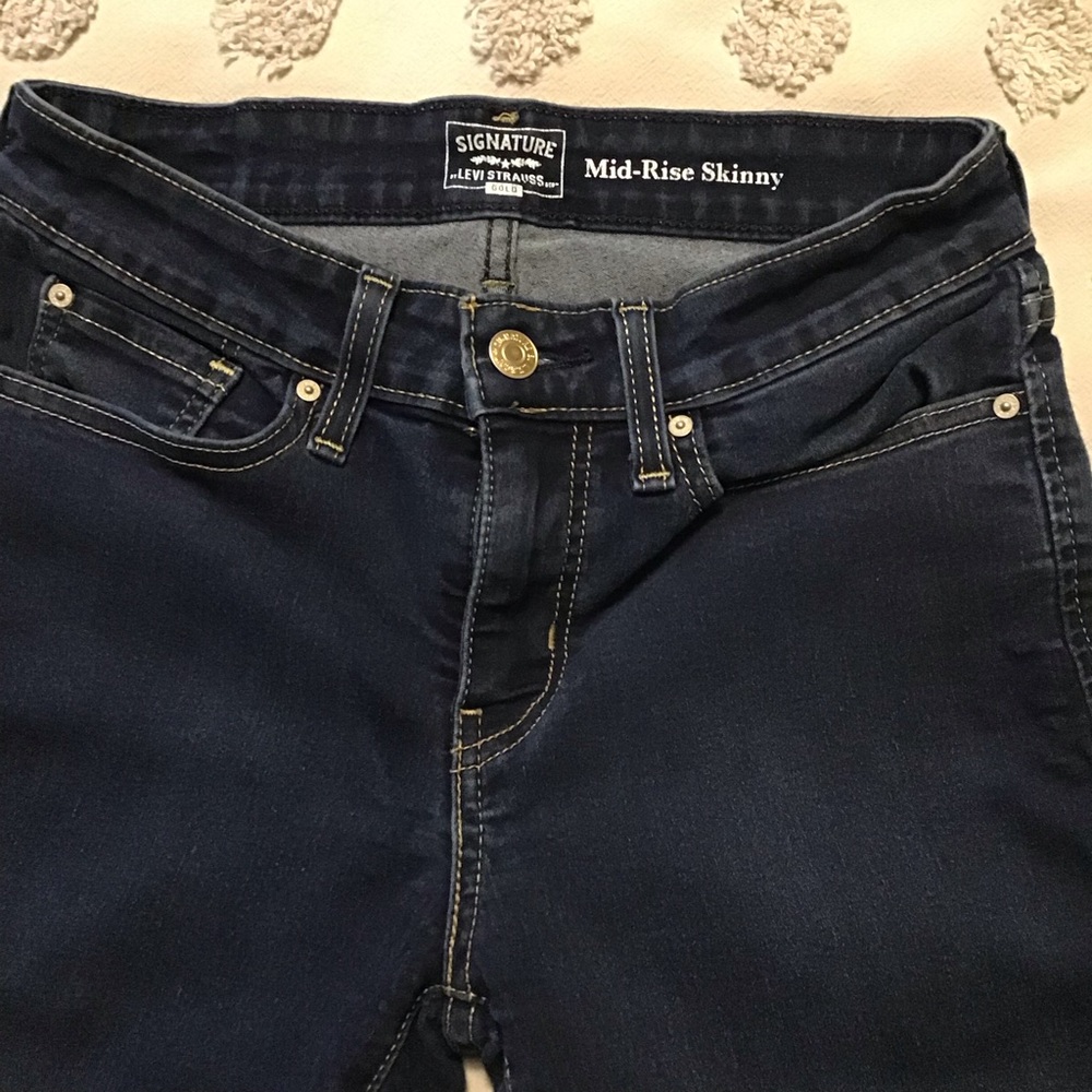 Signature Levi Strauss Gold Mid Rise Skinny Jeans. Size 27 / 4s - Picture 5 of 10